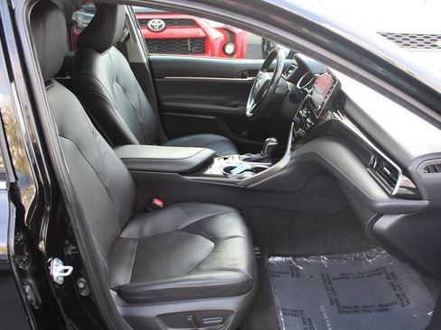 Used 2021 Toyota Camry XLE image 21