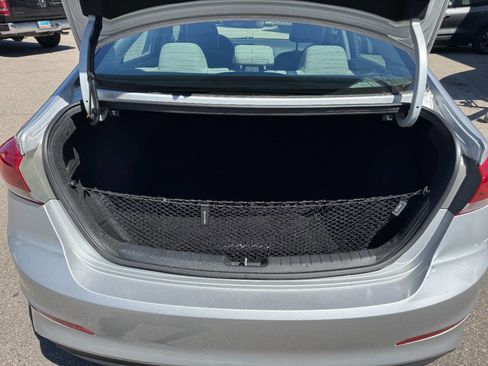 Used 2017 Hyundai Elantra SE FWD image 9