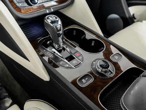 Used 2023 Bentley Bentayga Extended Wheelbase image 38