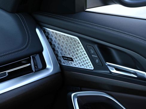 Used 2024 BMW X1 xDrive28i w/ Premium Package image 16