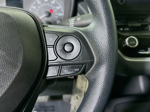 Used 2025 Toyota Corolla LE image 17