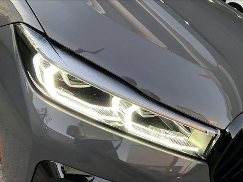 Used 2022 BMW 750i xDrive w/ Executive Package image 27