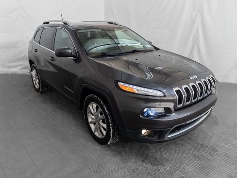 Used 2016 Jeep Cherokee Limited w/ Luxury Group image 8