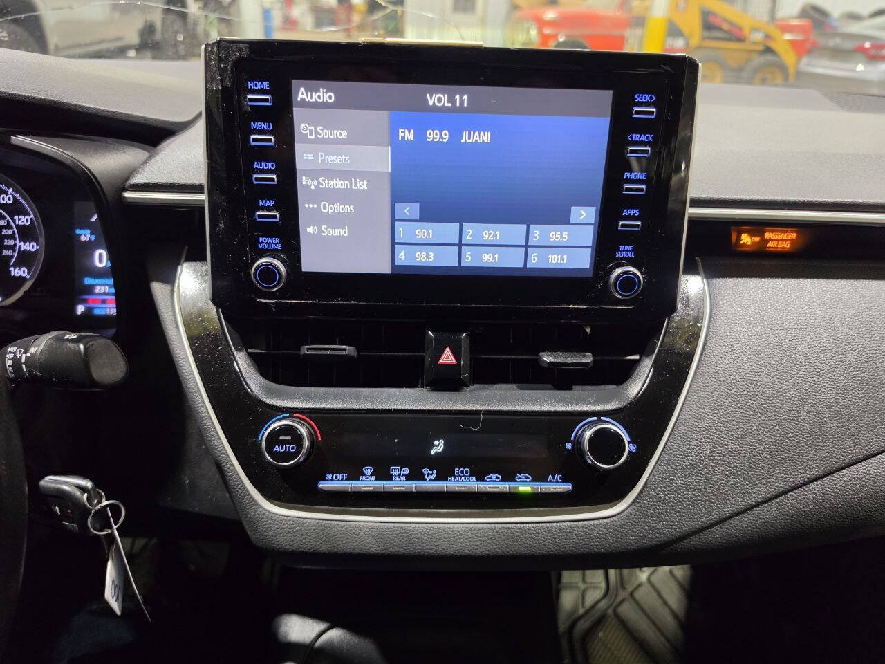 Used 2020 Toyota Corolla LE FWD image 37