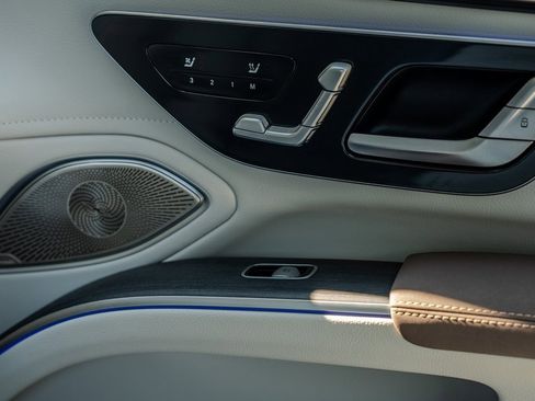 Used 2023 Mercedes-Benz EQS 580 4MATIC Sedan image 14