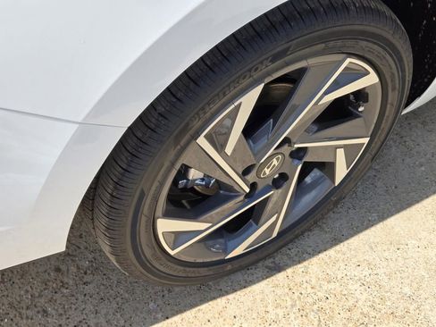 New 2026 Hyundai Elantra Limited FWD image 6