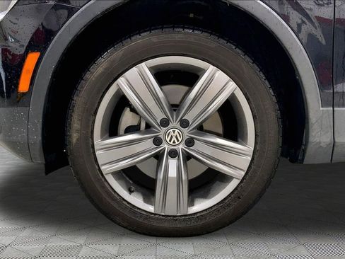 Used 2021 Volkswagen Tiguan SEL AWD/4WD image 22