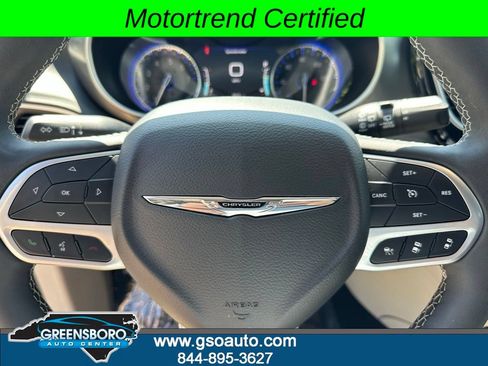 Used 2024 Chrysler Pacifica Touring-L FWD image 22