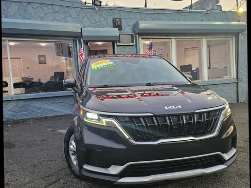 Used 2022 Kia Carnival LX image 5