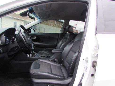 Used 2019 Kia Niro EX image 12