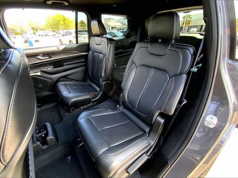 Used 2025 Jeep Grand Cherokee L Limited w/ Luxury Tech Group II AWD/4WD image 20