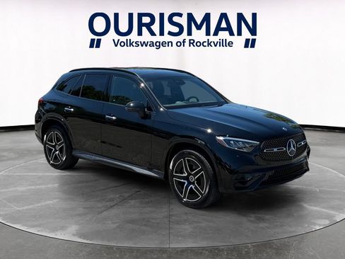 Used 2025 Mercedes-Benz GLC 300 4MATIC image 1