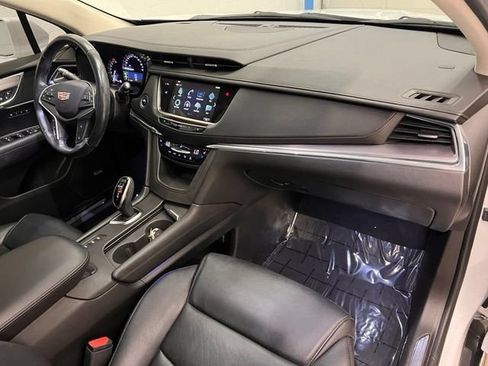 Used 2018 Cadillac XT5 Premium Luxury w/ Driver Assist Package AWD/4WD image 11