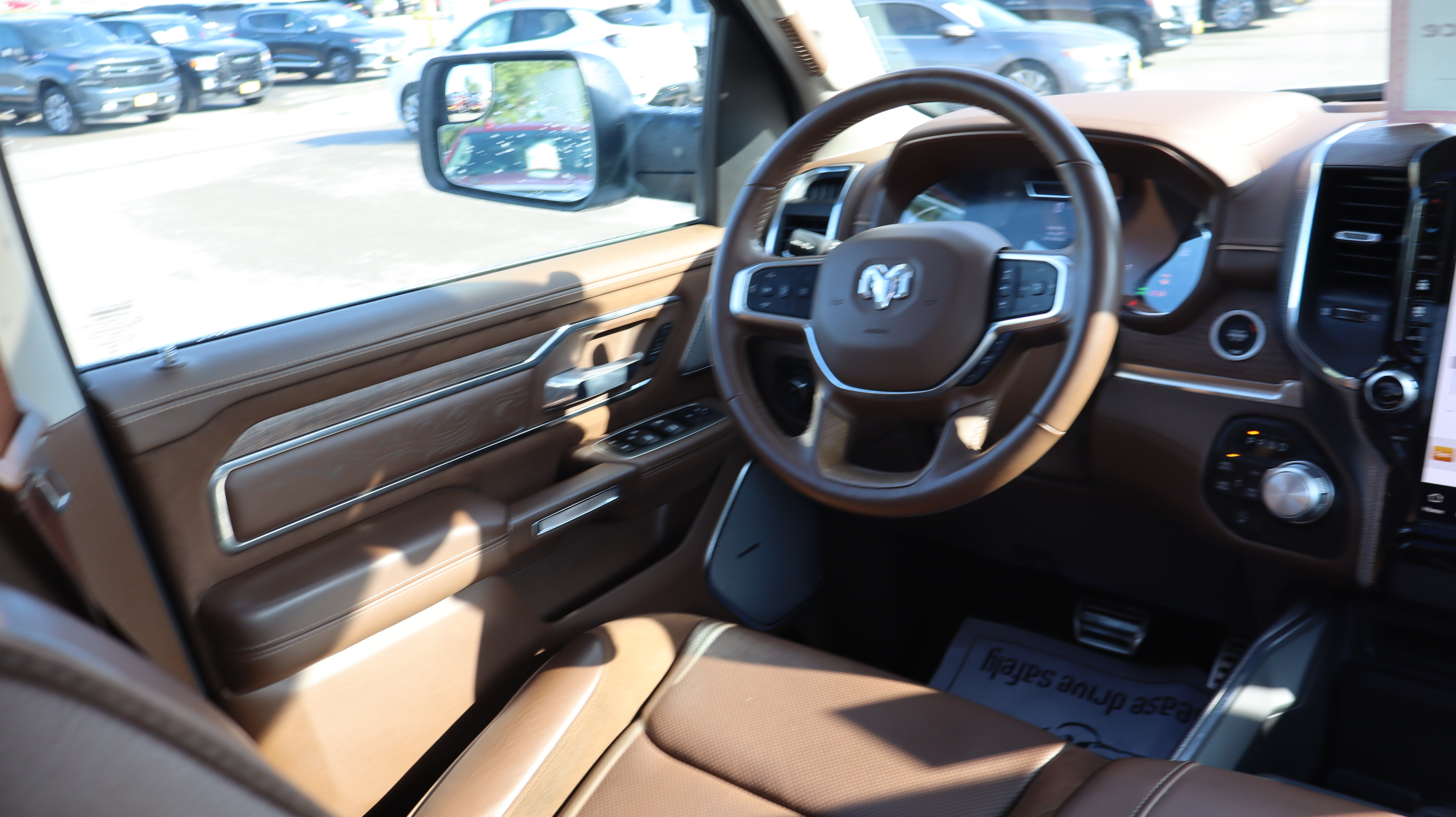 Used 2024 RAM 1500 Limited AWD/4WD image 9
