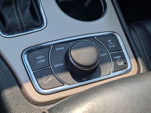 Used 2017 Jeep Grand Cherokee Overland AWD/4WD image 13