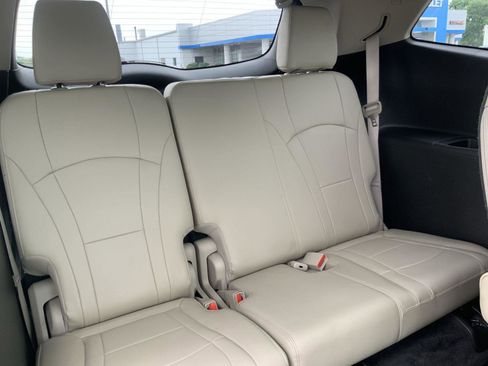 Used 2019 Buick Enclave Essence FWD image 58