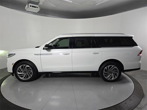 New 2025 Lincoln Navigator L Reserve image 8