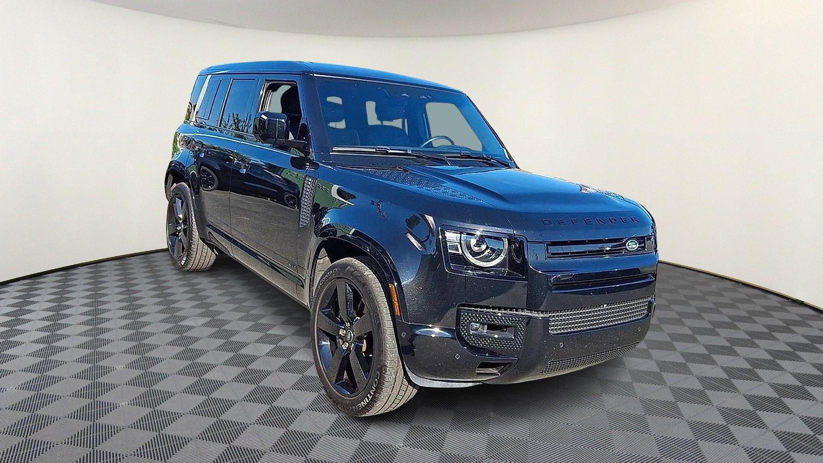 Certified 2025 Land Rover Defender 110 V8 AWD/4WD image 2