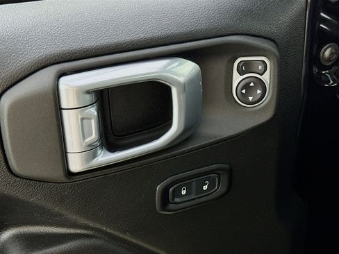 Used 2022 Jeep Gladiator Sport AWD/4WD image 19