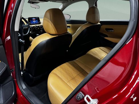 Used 2021 Nissan Sentra SV w/ SV Premium Package image 9