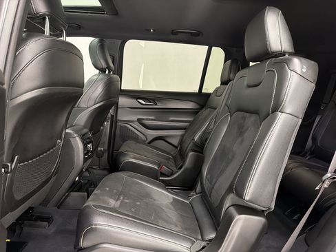 Used 2023 Jeep Grand Cherokee L Laredo AWD/4WD image 20