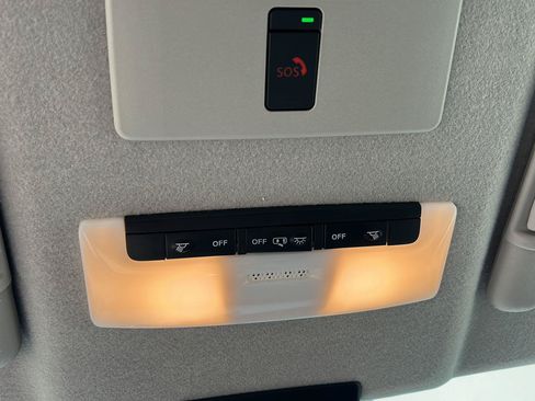 Used 2023 Nissan Kicks SR w/ SR Premium Package FWD image 18