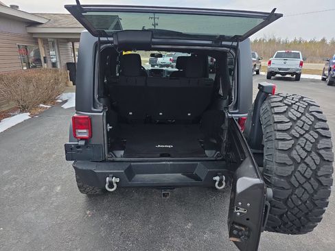 Used 2016 Jeep Wrangler Unlimited Sport w/ Quick Order Package 24S AWD/4WD image 12