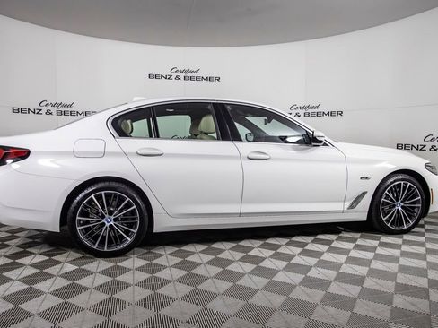 Used 2023 BMW 530e w/ Premium Package image 4