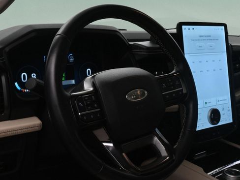 Used 2023 Ford Expedition Platinum RWD image 19