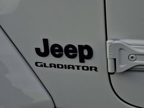 Used 2022 Jeep Gladiator Sport AWD/4WD image 32