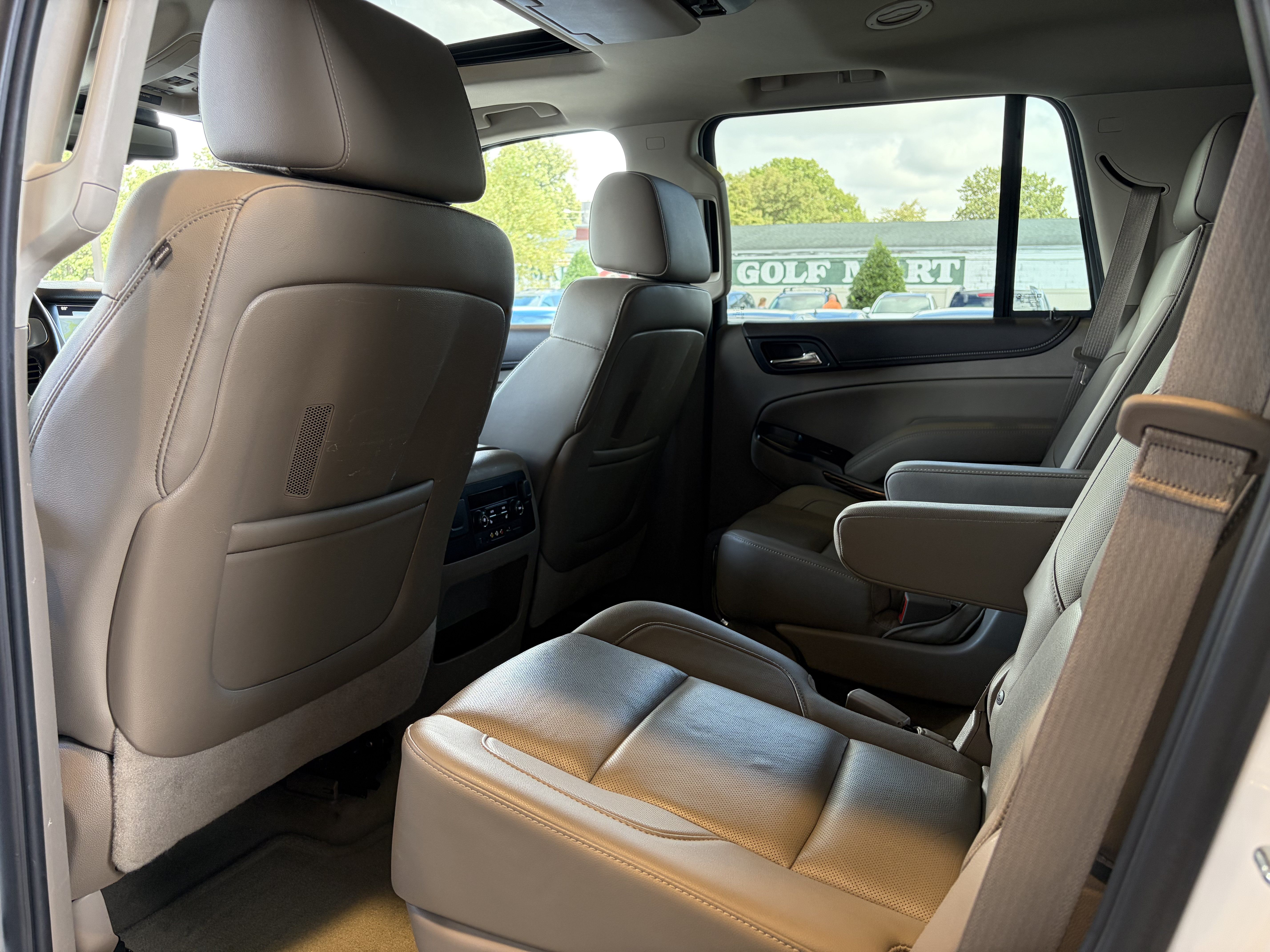 Used 2016 GMC Yukon SLT w/ Open Road Package AWD/4WD image 27