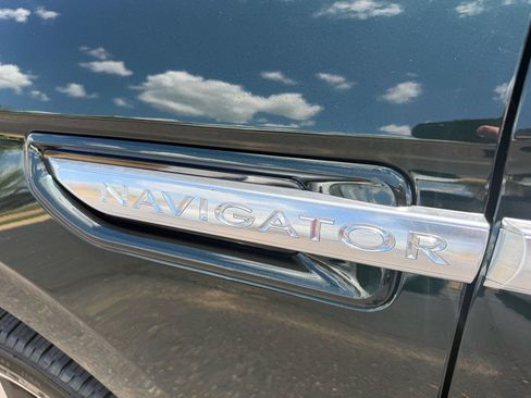 Used 2021 Lincoln Navigator Reserve w/ Luxury Package AWD/4WD image 11