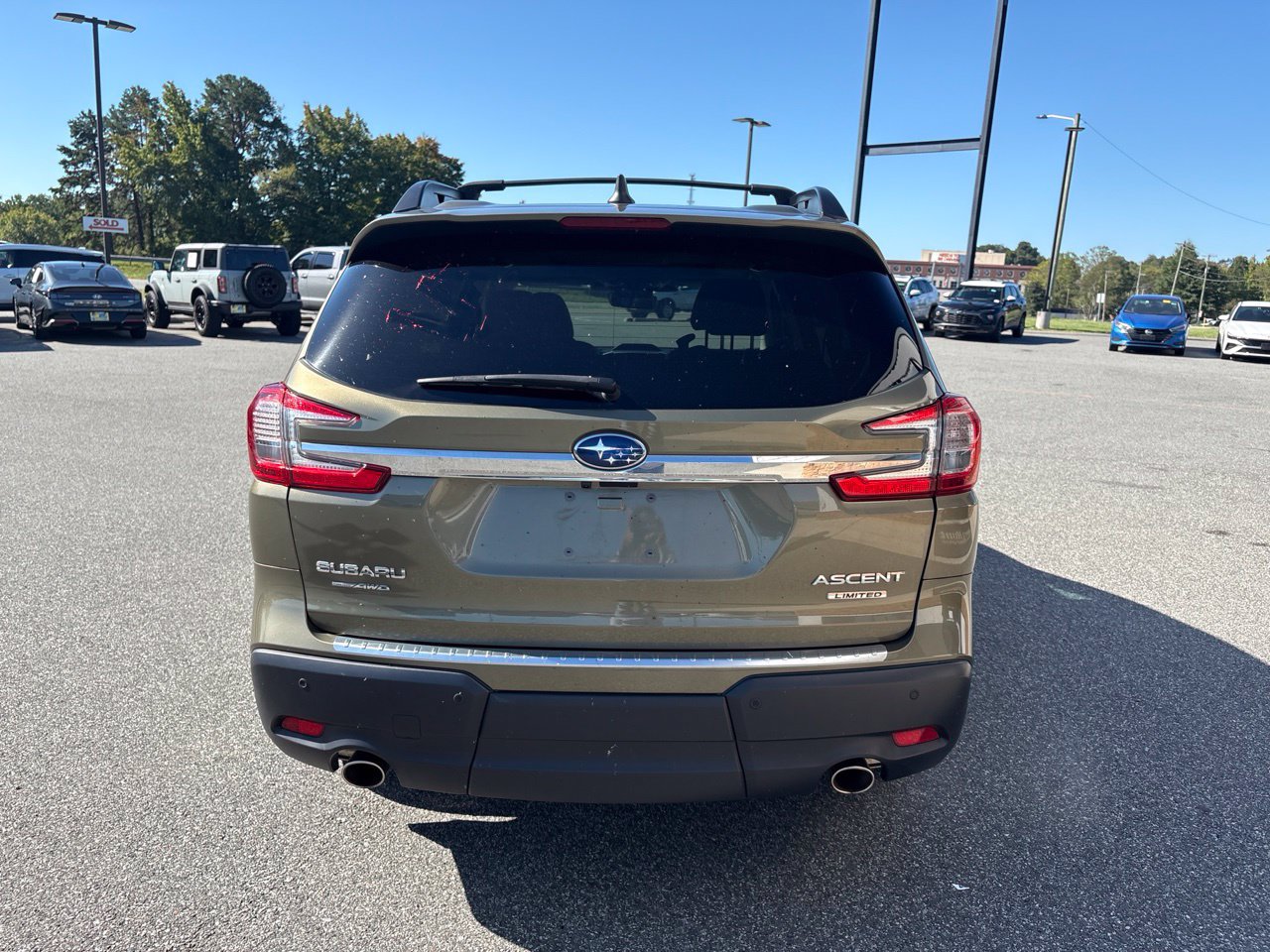Used 2023 Subaru Ascent Limited w/ Technology Package AWD/4WD image 8