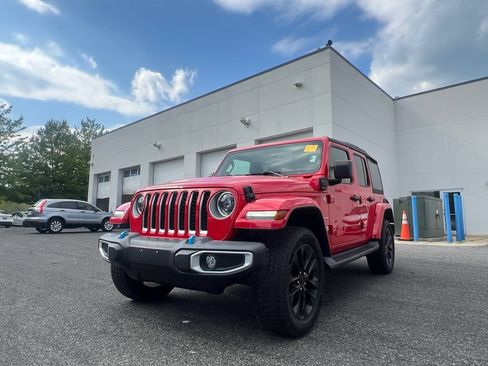 Used 2023 Jeep Wrangler Unlimited Sahara w/ Cold Weather Group AWD/4WD image 12