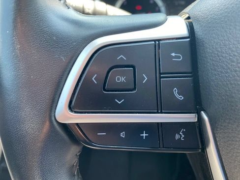 Used 2022 Toyota Highlander XLE AWD/4WD image 8
