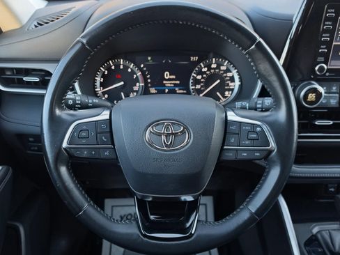Used 2021 Toyota Highlander XLE FWD image 10