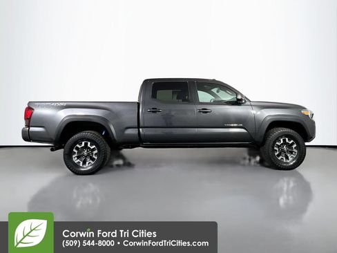 Used 2019 Toyota Tacoma TRD Off-Road w/ Technology Package AWD/4WD image 17