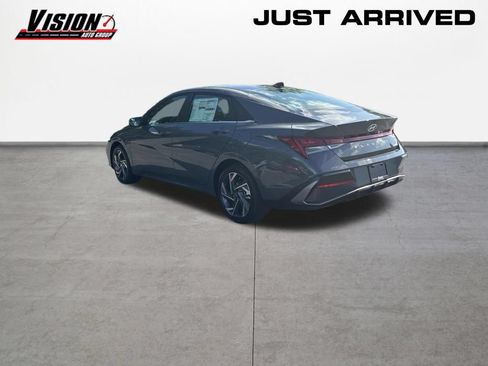 New 2026 Hyundai Elantra Limited FWD image 4