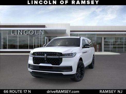 New 2026 Lincoln Navigator L Reserve w/ Jet Appearance Package AWD/4WD image 2