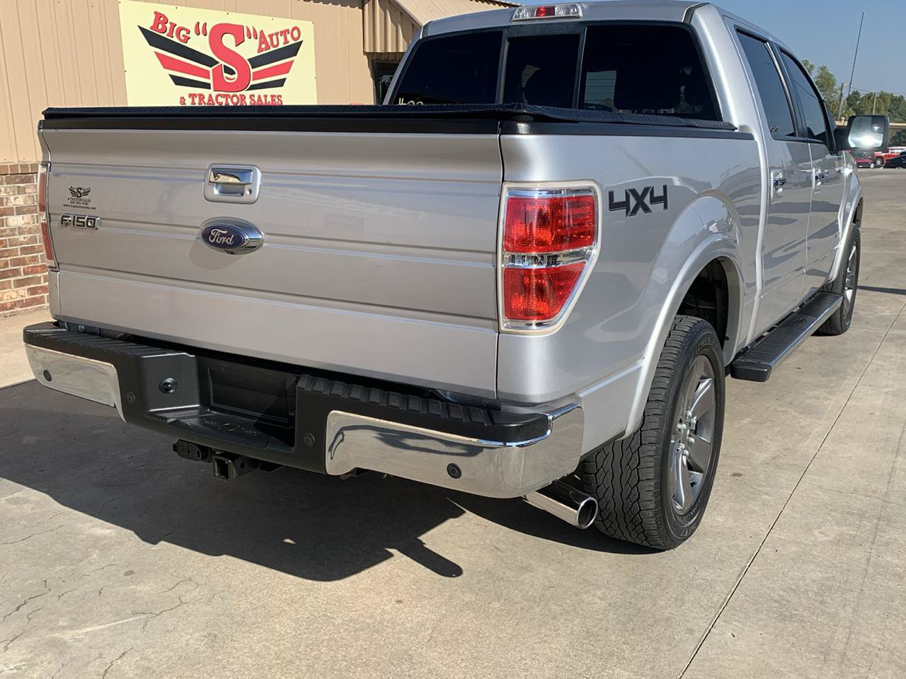 Used 2014 Ford F150 Lariat w/ Equipment Group 502A Luxury AWD/4WD image 2