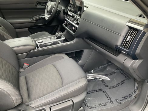 Used 2025 Nissan Pathfinder SV AWD/4WD image 24