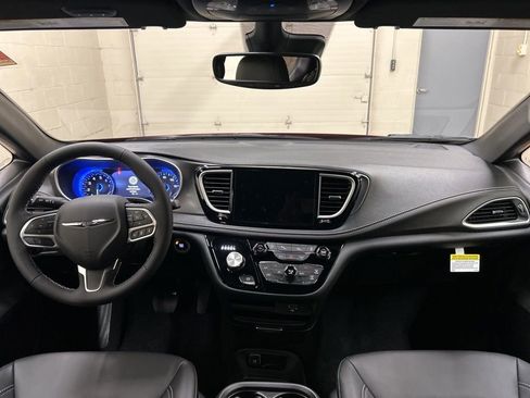 New 2026 Chrysler Pacifica Select FWD image 18