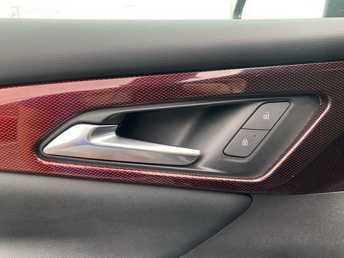 Used 2024 Chevrolet Traverse Z71 image 14