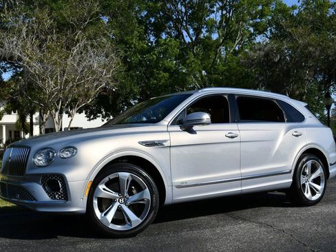 Used 2023 Bentley Bentayga Extended Wheelbase AWD/4WD image 27