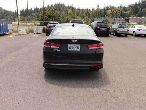 Used 2018 Kia Optima LX w/ 17" Alloy Wheels Package FWD image 6