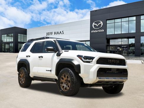 Used 2025 Toyota 4Runner Trailhunter AWD/4WD image 4