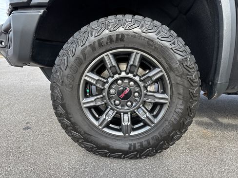 Used 2024 GMC Sierra 1500 AT4X image 13