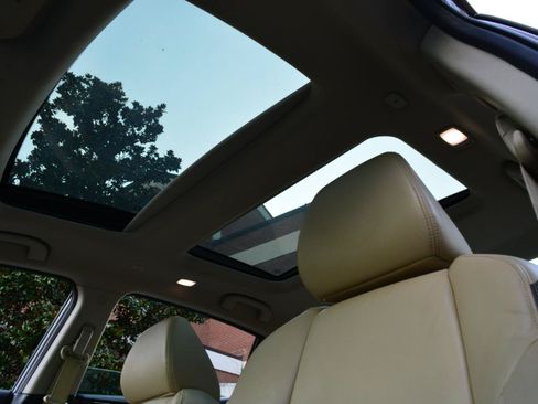 Used 2017 Nissan Maxima Platinum FWD image 18