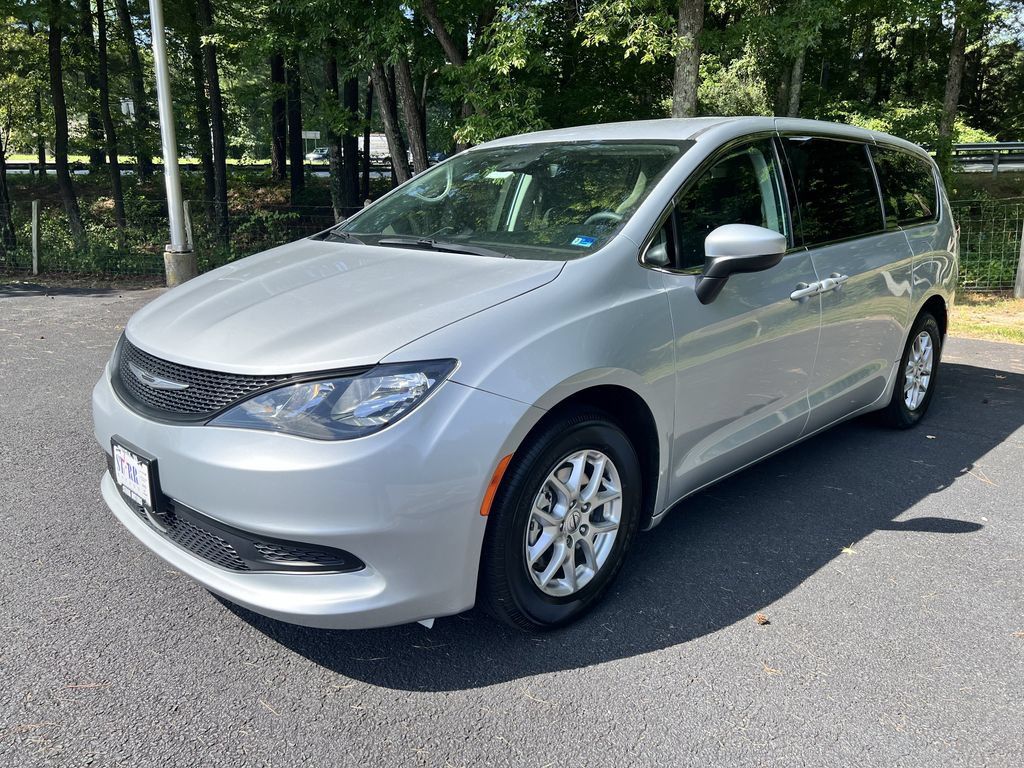 Used 2023 Chrysler Voyager LX FWD image 7