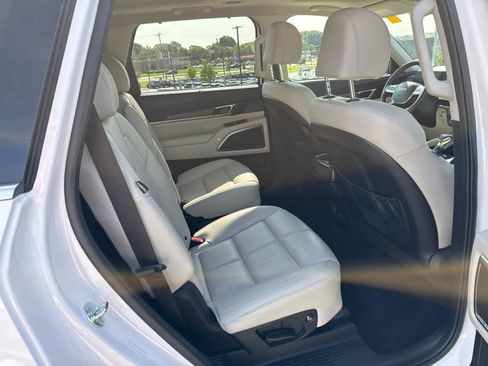 Used 2025 Kia Telluride SX w/ SX Captain's Chair Package FWD image 35